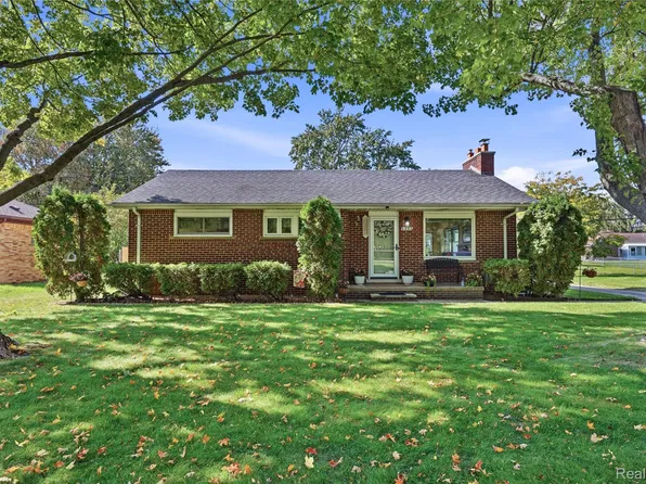2272 Middlebelt Rd, West Bloomfield, MI 48324