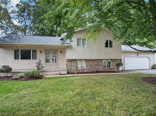 8488 Crystal Dr, Youngstown, OH 44512