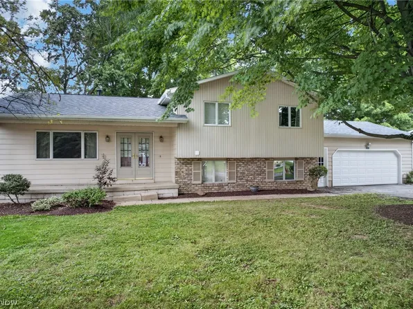 8488 Crystal Dr, Youngstown, OH 44512