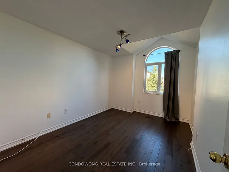 78 Bridlepath St — Photo 5