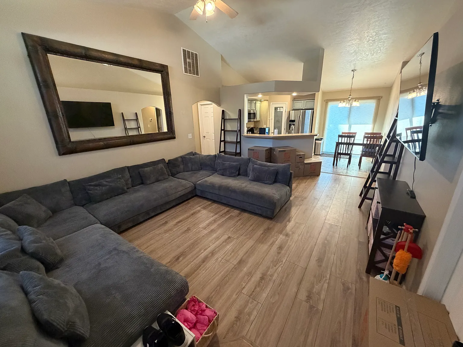 4 bed, 1435 sqft, $2,650 — Photo 3