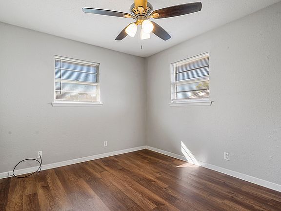5th image of 826 W Texas St #B