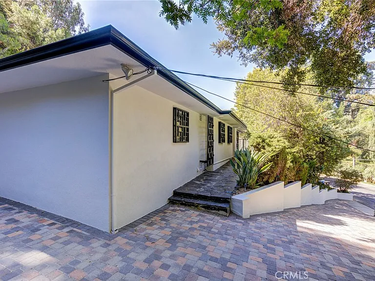 2740 Hutton Dr — Photo 2