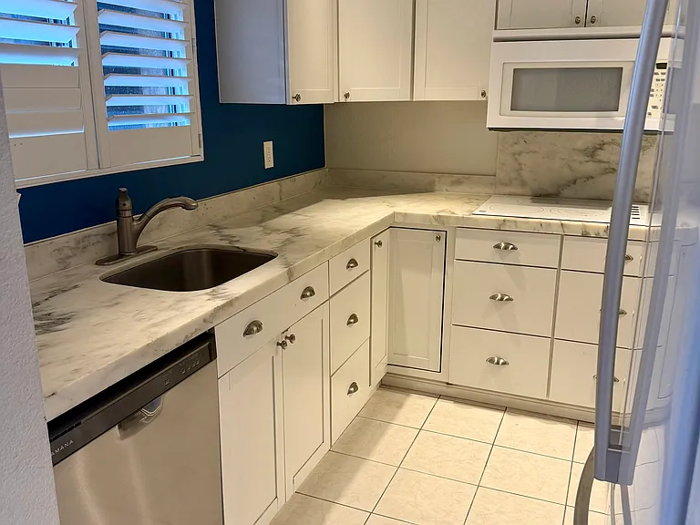 4240 Menlo Ave #12 — Photo 6