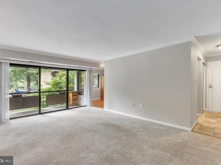 2844 Dover Ln #304 — Photo 6