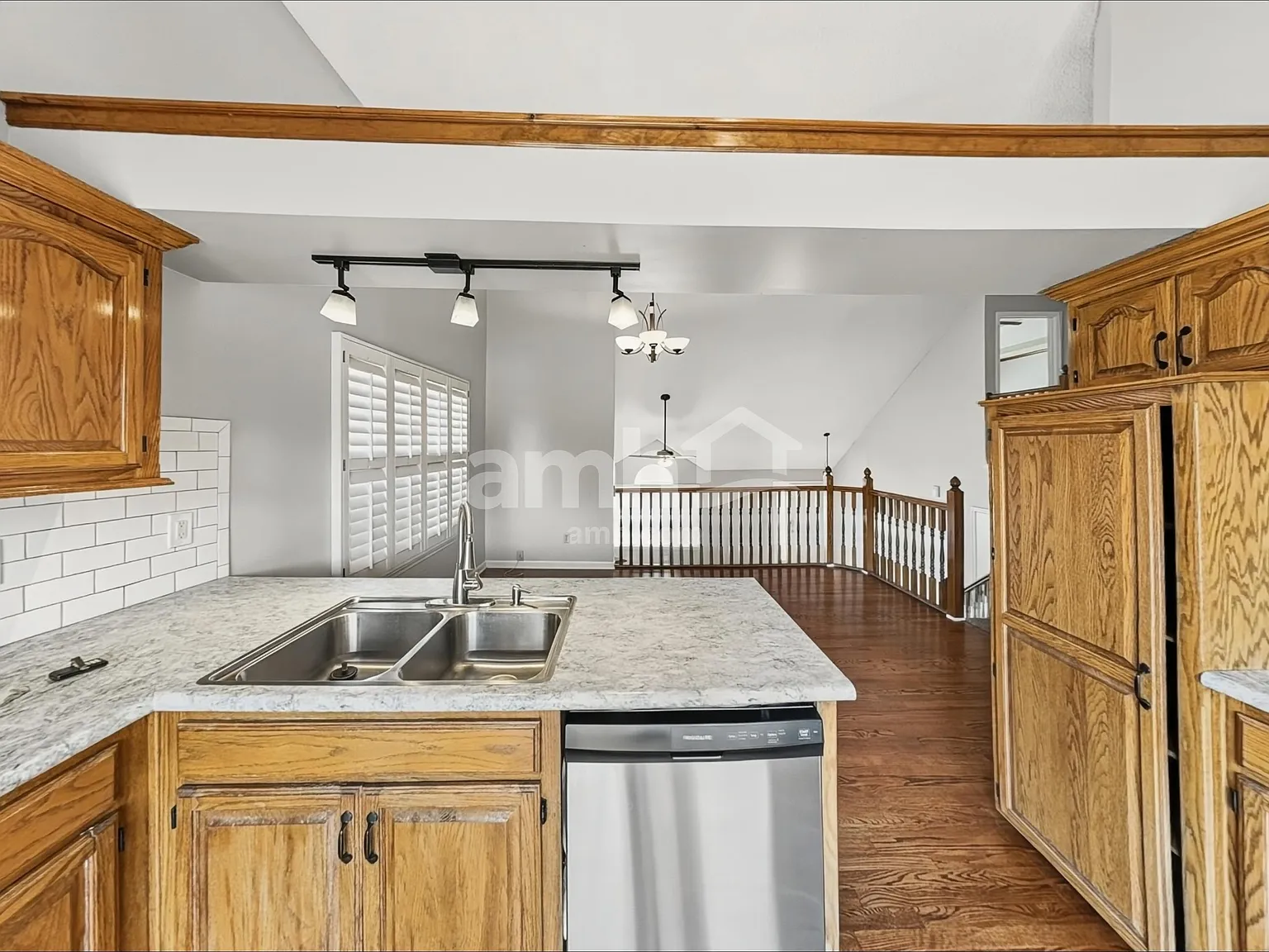 4 bed, 2.5 bath, 2456 sqft, $2,815 — Photo 3