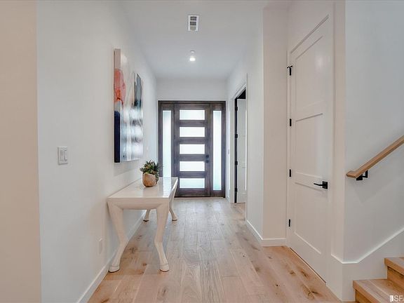 4th image of 55 Mariposa St