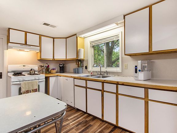5th image of 57 N Park St