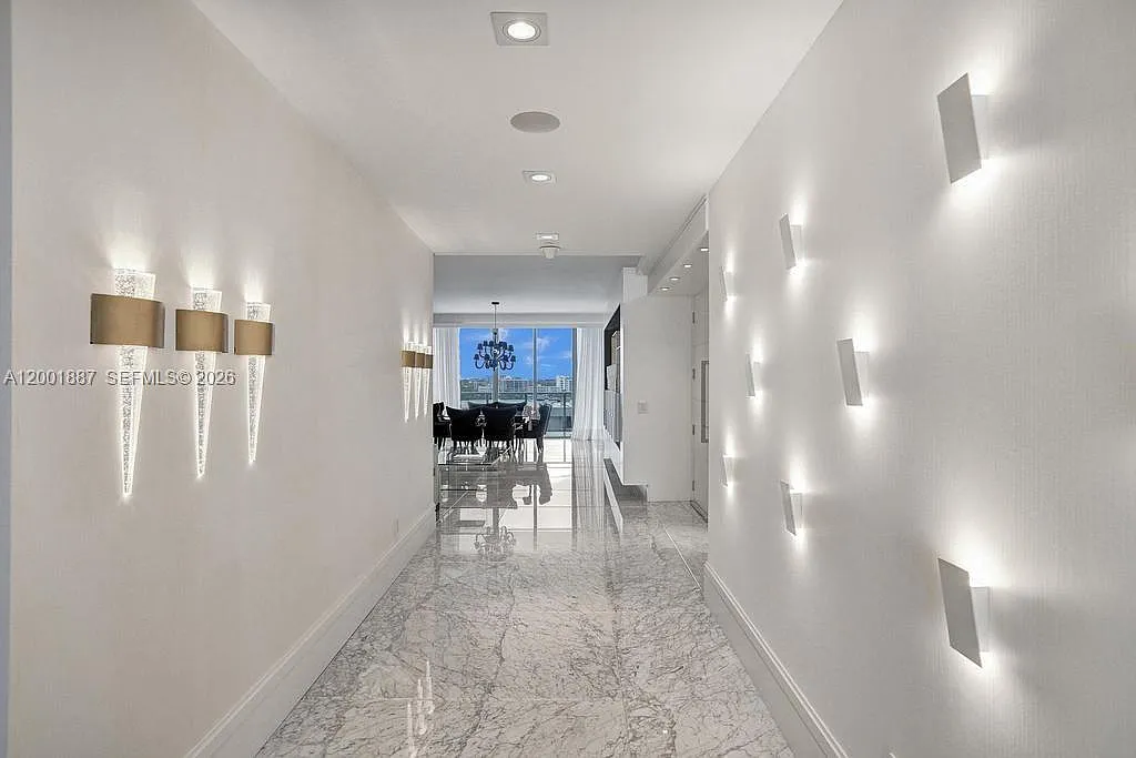 3 bed, 3.5 bath, 2839 sqft, $35,000 — Photo 2