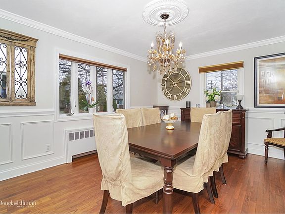 5th image of 102 Franklin Ave