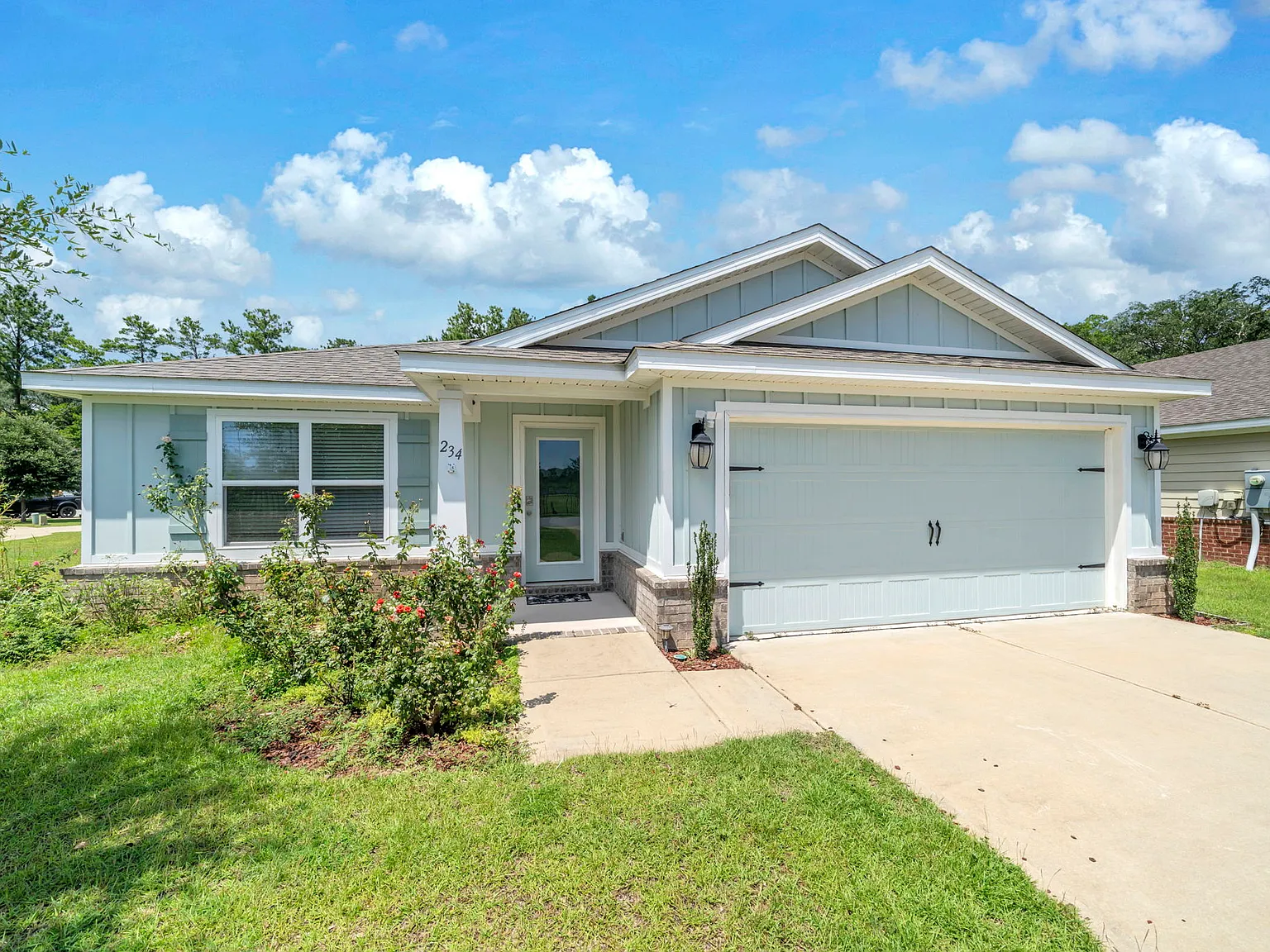 3 bed, 2409 sqft, $2,100 — Photo 1