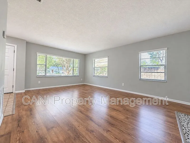 2 bed, 1.0 bath, 1140 sqft, $1,875 — Photo 4