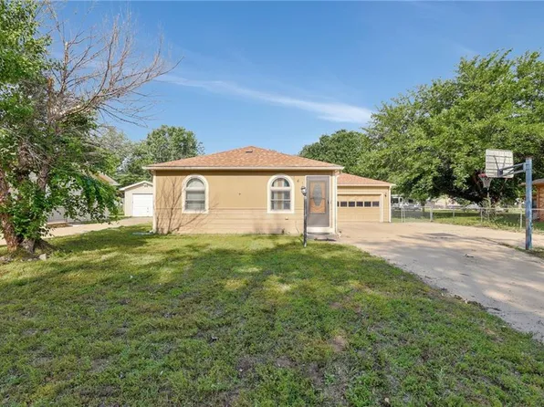 141 N Tracy St, Wichita, KS 67212