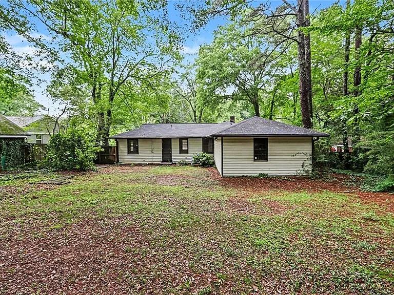 3743 Poplar Dr — Photo 16