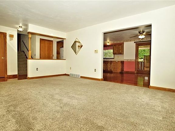 5th image of 10 Clemens Dr