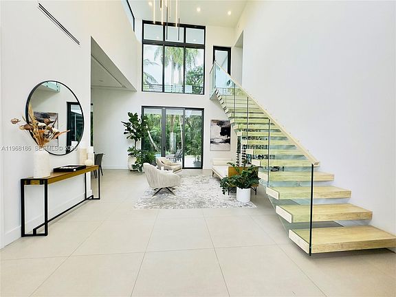 2nd image of 2550 Overbrook St