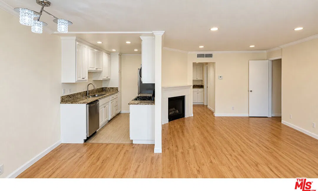 15141 Burbank Blvd — Photo 3