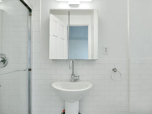5th image of 98 Christopher St APT 9