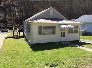 1879 Lens Creek Rd, Hernshaw, WV 25107