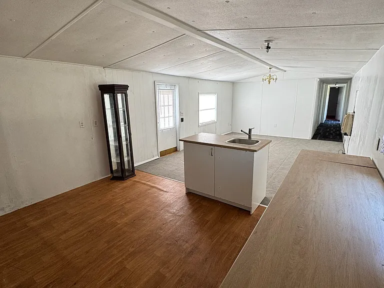 Open kitchen / living room
