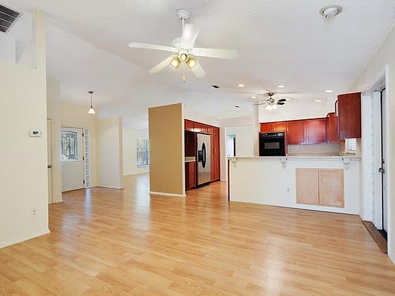 4th image of 9000 Chapman Oak Ct