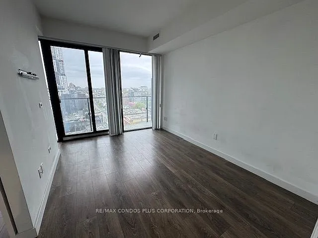 215 Queen St W #1202 — Photo 4