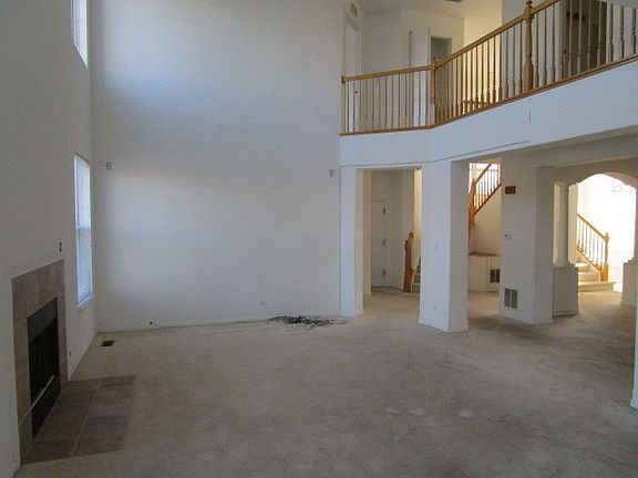 5th image of 372 W Asbury Dr