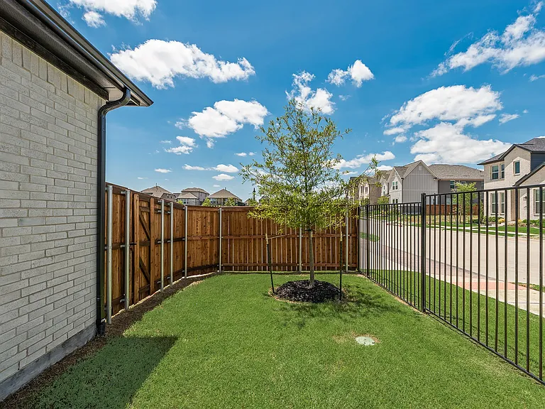1532 Sandhill Ln — Photo 21