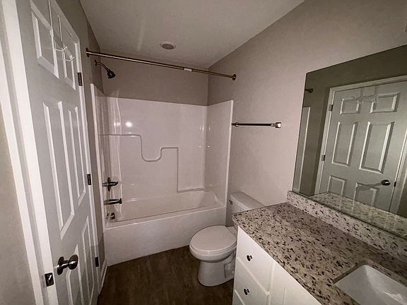 4th image of 205 Redbud Ct