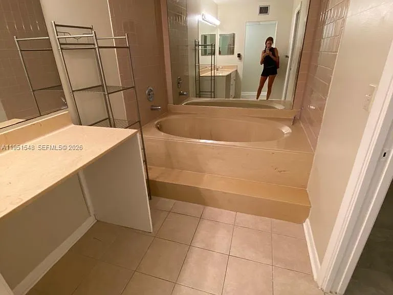 629 Executive Center Dr — Photo 12