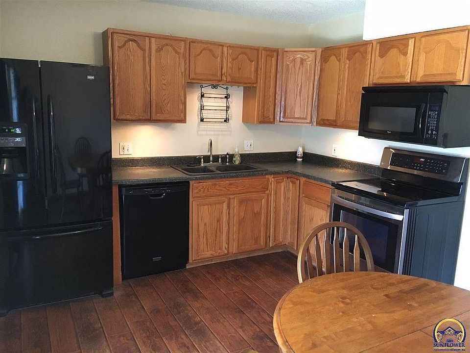 2nd image of 230 W 14th St