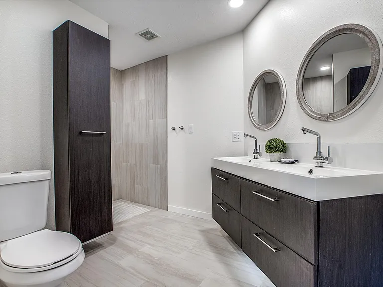 235 Live Oak St — Photo 15
