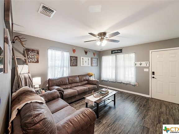 4th image of 307 S Mesquite St
