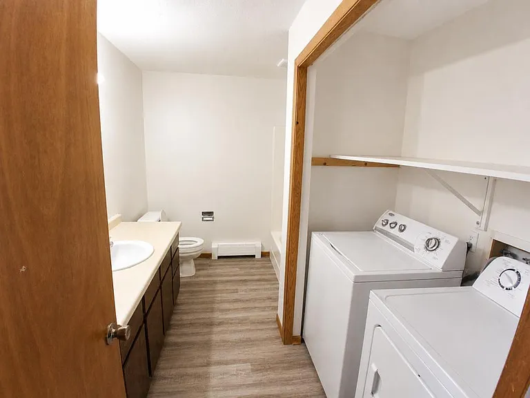 1504 Shannon Dr NE — Photo 5