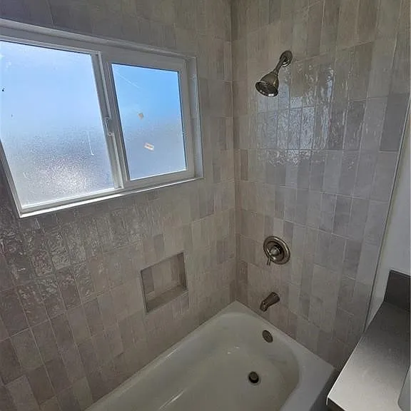 554 E Hurst St #4 — Photo 2