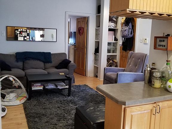 4th image of 806 Catharine St #2