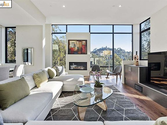 3rd image of 26 Jewel Ct