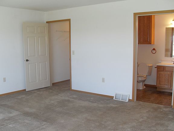 5th image of 230 Park Ln Unit F