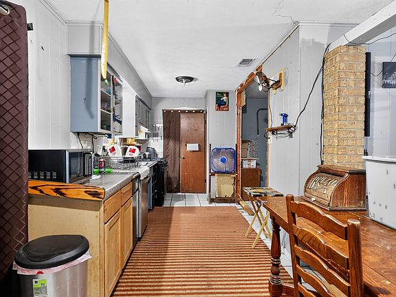3rd image of 414 Grace St