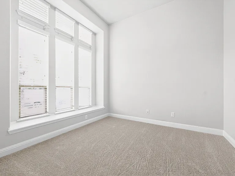 15608 Governors Island Way — Photo 22