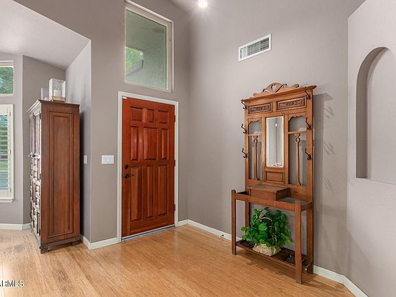 3rd image of 5032 E MARCONI Avenue