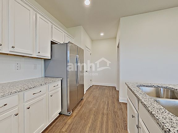3rd image of 107 Samara Ln