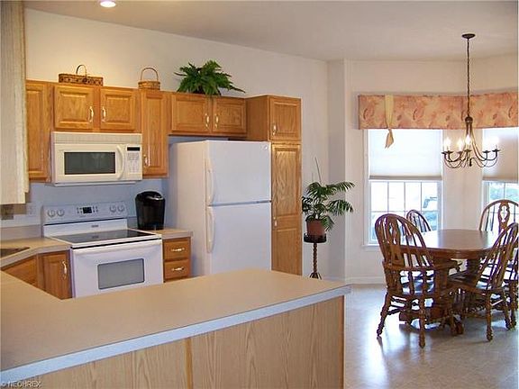 4th image of 8662 Alexandra Dr #6A