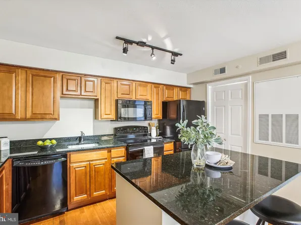 3302 Wyndham Cir APT C, Alexandria, VA 22302