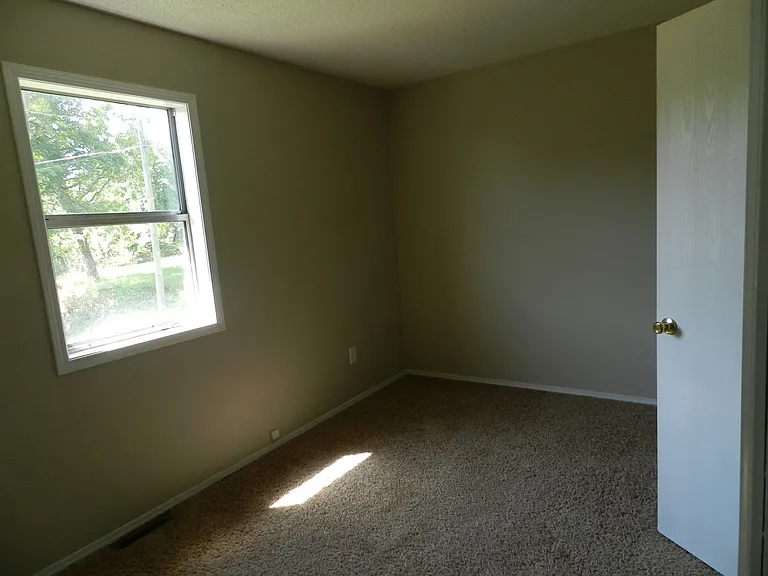 15304 Temple Ln — Photo 6
