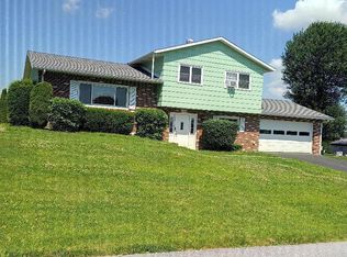 124 Maple Ct, Salix, PA 15952