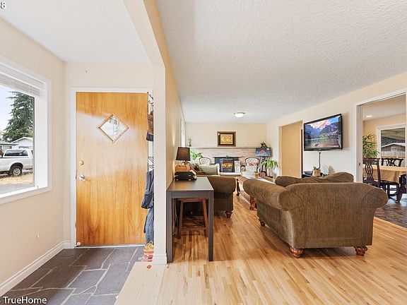 4th image of 217 SE 103rd Ave