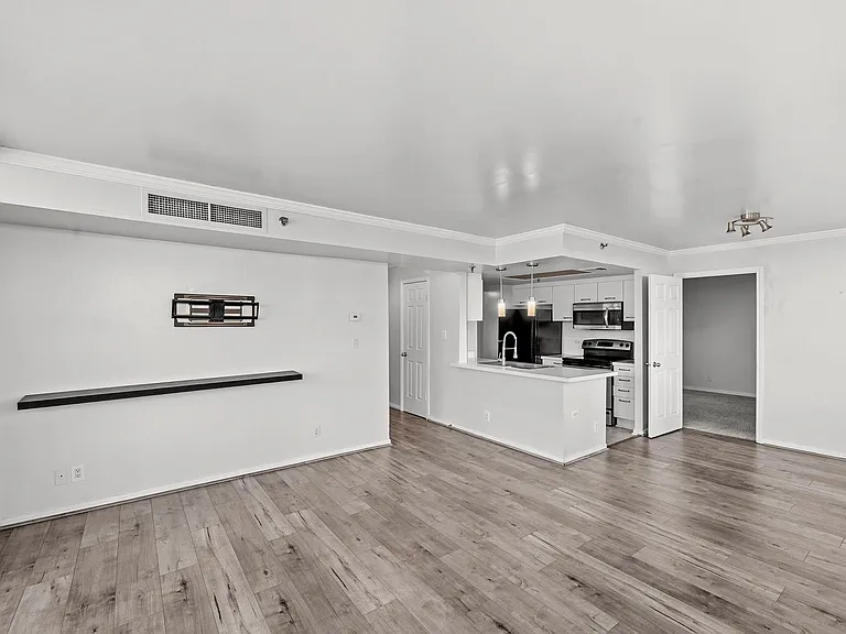 3525 Sage Rd #504 — Photo 2
