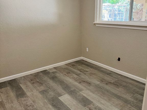 4th image of 2908 Rimrock Ct