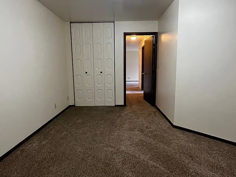 1025 W. MacArthur Avenue — Photo 10